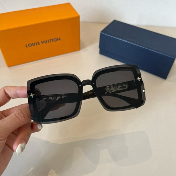 Louis Vuitton Women\'s Black Sunglasses main image 8